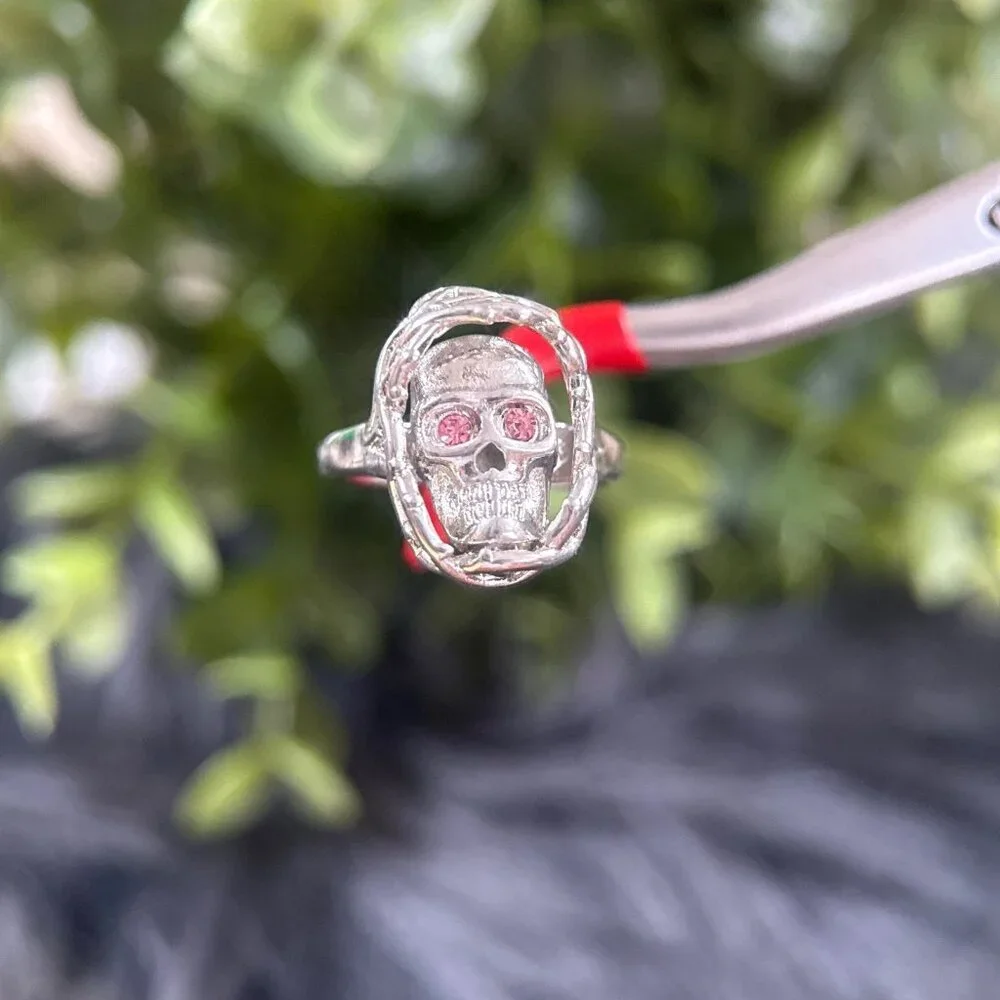 Pink Eyes Small Skull‎ Ring